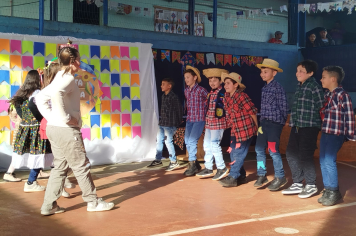 EMER Maria Antônia Uggeri Pizetta realiza festa julina 