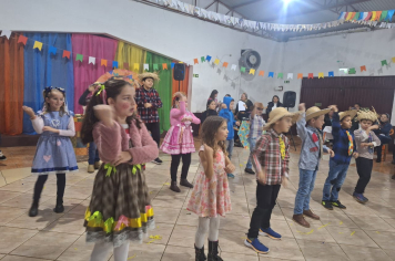 Escola Antônio Cortez realiza festa junina
