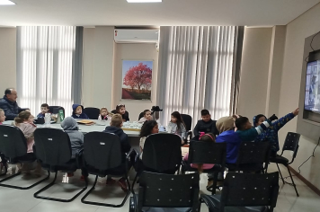 Alunos da EMEI Jociane Casarotto dos Santos - FOFA visitam o Executivo 