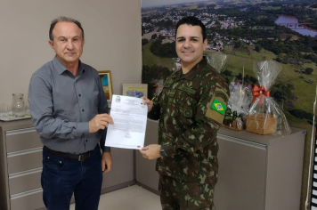 Executivo realiza convite ao 1ºBCOM para Desfile Cívico-Militar em comemoração à Indemdência do Brasil 