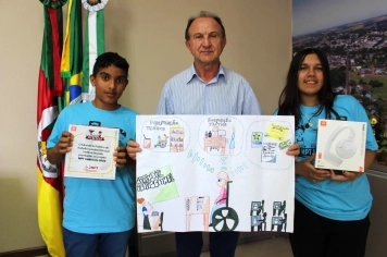 Alunos da EMEF São Paulo recebem prêmio MPT na escola