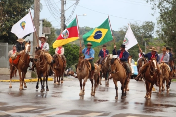 Iamgens que marcaram o Desfile de 20 de Setembro