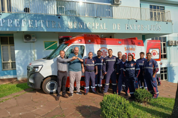 Executivo realiza entrega de ambulância ao SAMU