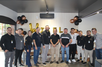 Executivo prestigia inauguração de novo empreendimento 