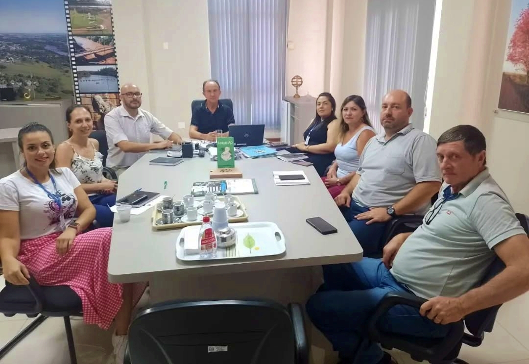 Executivo e equipe da Saúde recebem a 12ª CRS