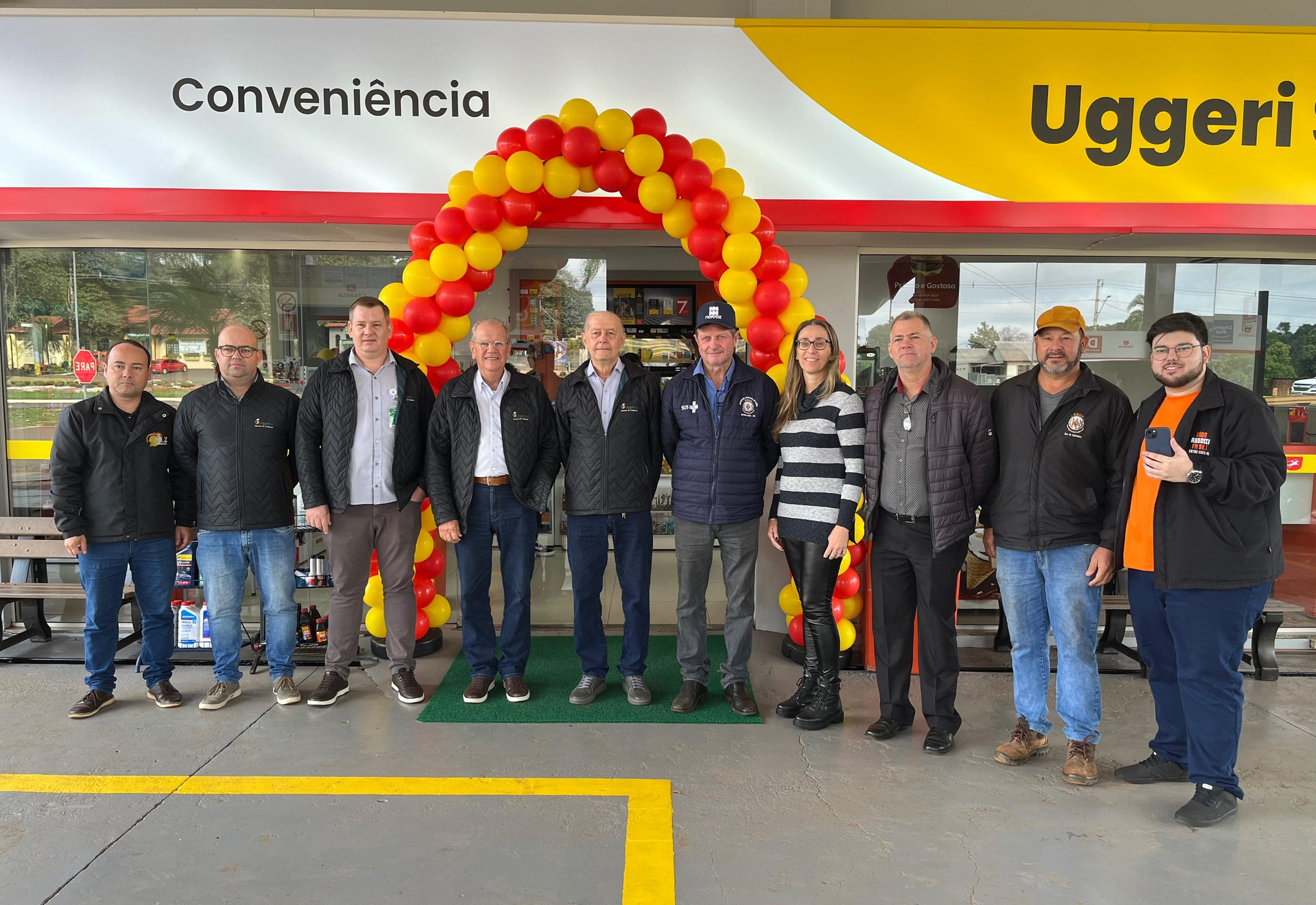 Executivo prestigia inauguração de Posto de Combustível