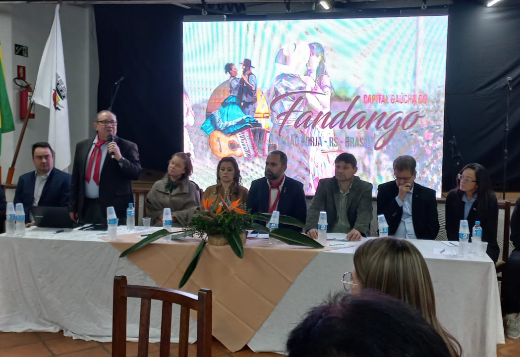 Poder Executivo participa de reunião da AMM